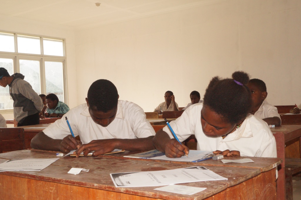 UN SD Berjalan Dengan Lancar, SMA/SMK Lulus 100 Persen